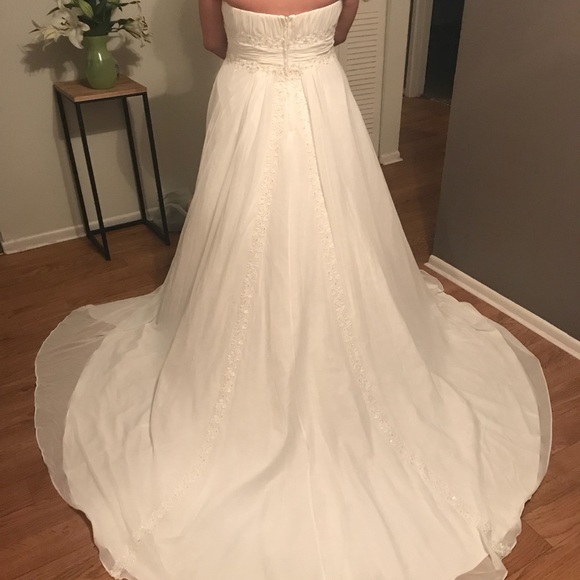 Wedding Dress - Picture 7 of 8